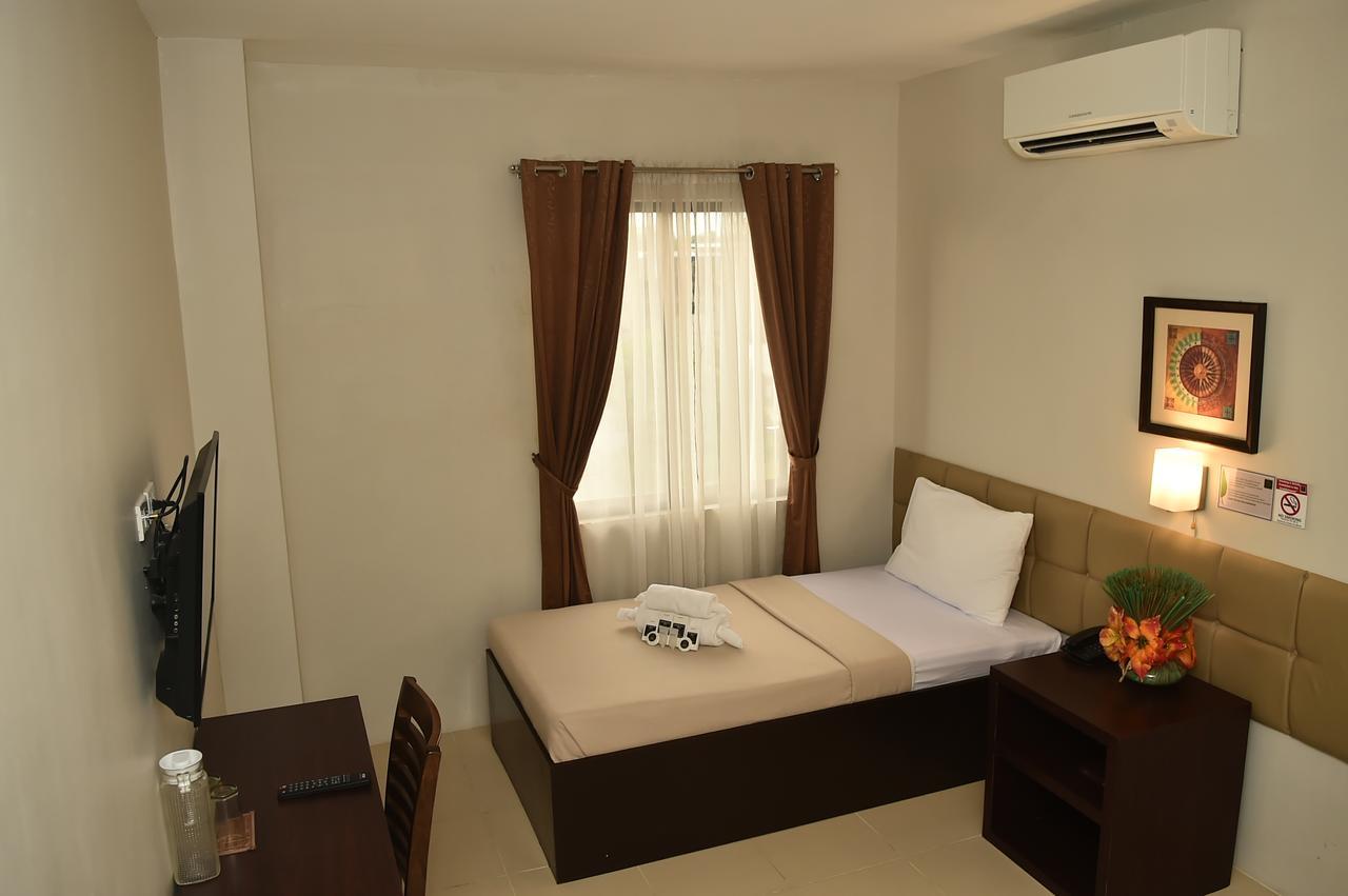 Columbus Plaza Hotel General Santos City Kültér fotó