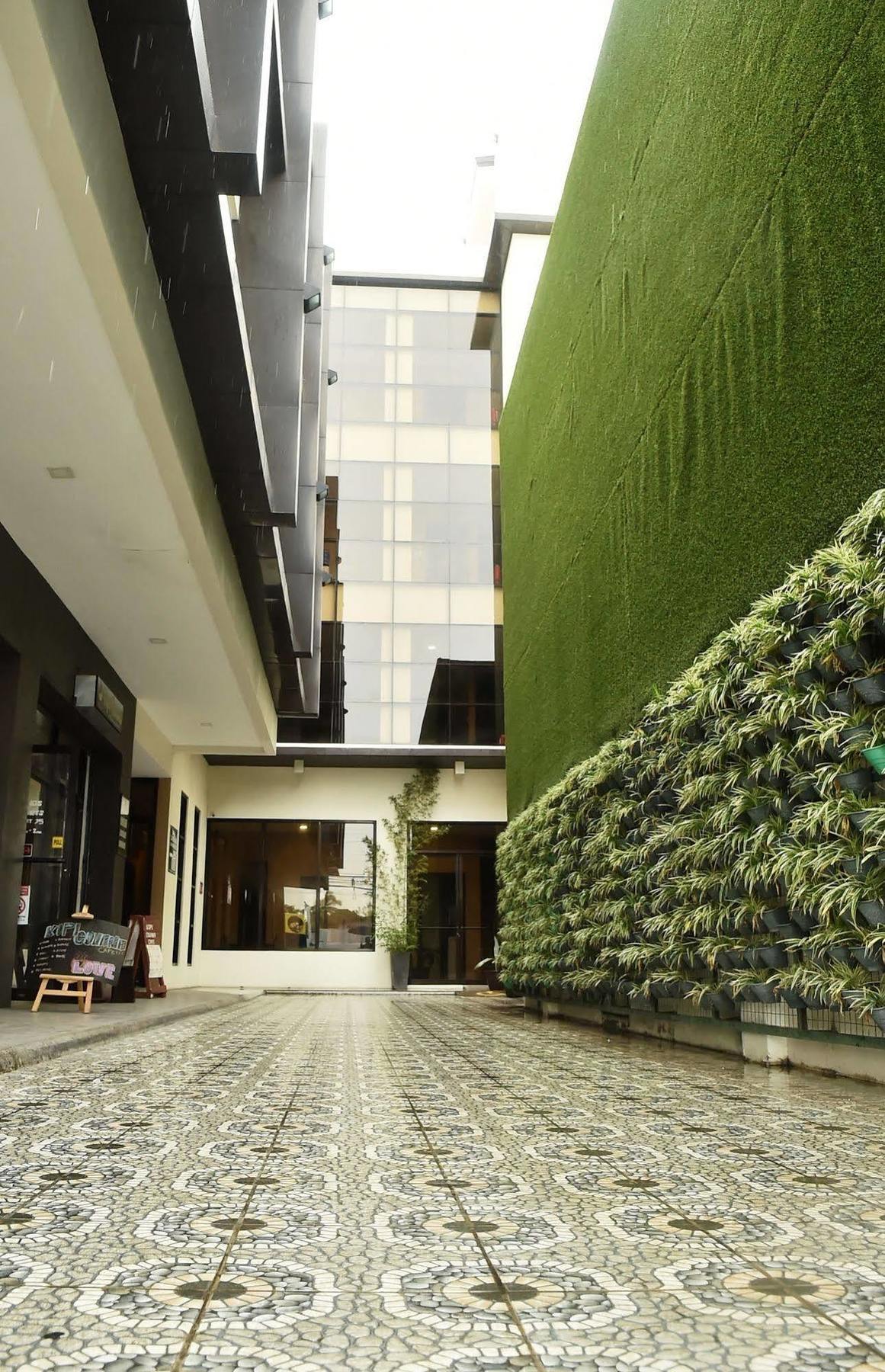 Columbus Plaza Hotel General Santos City Kültér fotó